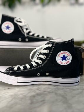 Converse all star shoes Chuck Taylor men size 7.5 women 9.5